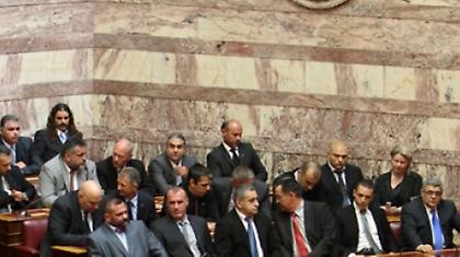 Η ανοχή κοινωνίας και αστυνομίας θεριεύει τους οπαδούς του Χίτλερ