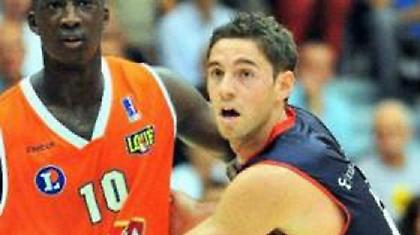 Παίζει με Ολυμπιακό ο Κοζέρ