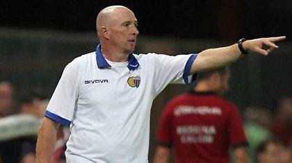 Στην έδρα της τα… σπάει