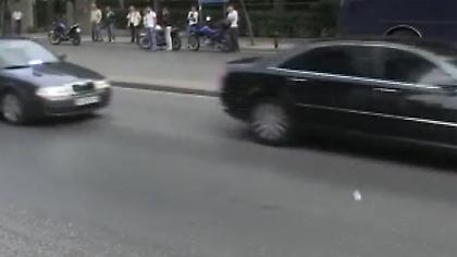 Πέταξαν μπουκάλι στη Μέρκελ