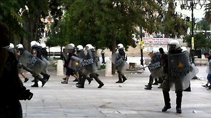 Διακόσιες προσαγωγές και είκοσι συλλήψεις στα επεισόδια