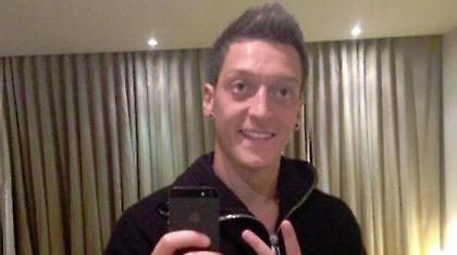 To νέο λουκ του Οζίλ