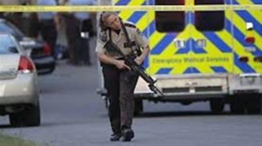 Είχε στις αποσκευές του μαχαίρια, χειροπέδες και καπνογόνο