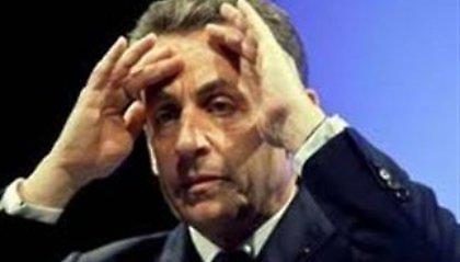Για πληρωμένες δημοσκοπήσεις κατηγορούν τον Σαρκοζί