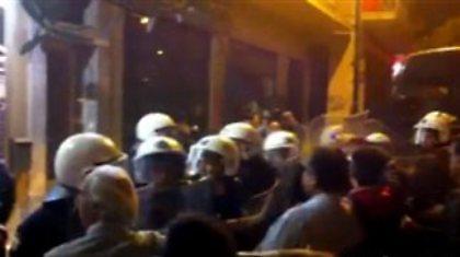 Διαπληκτισμοί, γιαούρτια και ξύλο έξω από το Χυτήριο