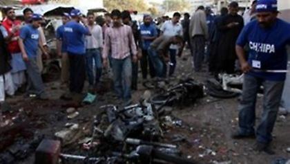 Πολύνεκρη βομβιστική επίθεση στο Πακιστάν