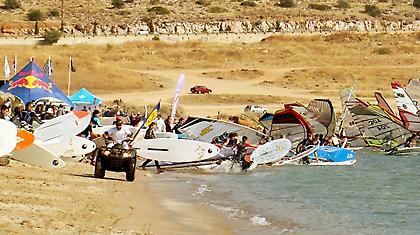 Αγώνας Windsurf: «Varkiza Long Distance»