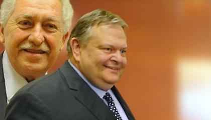 Σκηνικό ρήξης με την τρόικα από Κουβέλη- Βενιζέλο