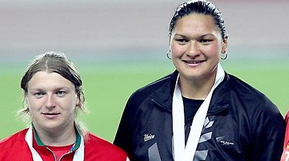 Λύστε το με… μπουνιές!