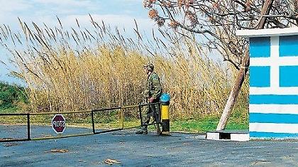 Άγνωστοι πυροβόλησαν σκοπό σε στρατόπεδο της Θέρμης