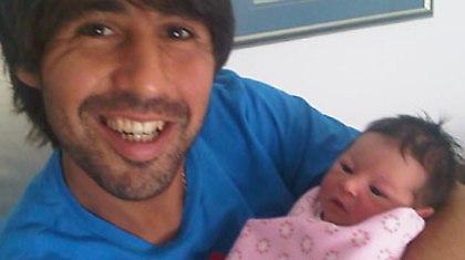 Ο πανευτυχής μπαμπάς Παγδατής