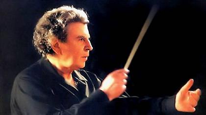 Πρώτος λαμπαδηδρόμος ο Θεοδωράκης