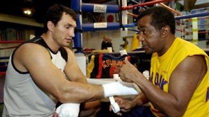 «Έφυγε» ο Εμάνιουελ Στιούαρντ