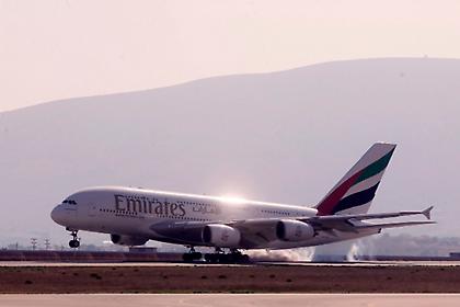 Εντυπωσιακή άφιξη του Α380 της Emirates στην Αθήνα