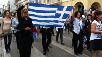 Συνθήματα και πανό σε παρελάσεις στην Πελοπόννησο