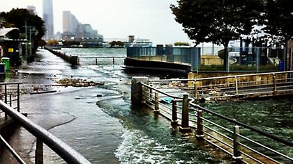 Πλημμυρίζει η Νέα Υόρκη