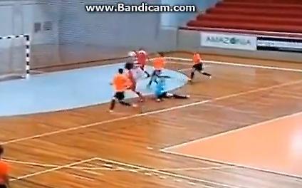 «Μάγισσα» της μπάλας (video)