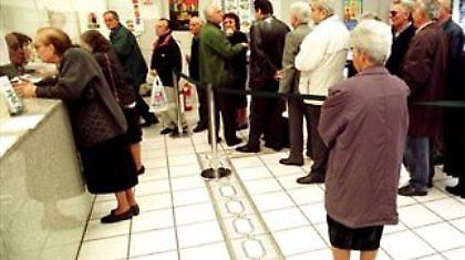 Κλιμακωτές περικοπές έως 15% στις συντάξεις