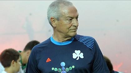 Ο ένας δουλεύει, ο άλλος μας δουλεύει