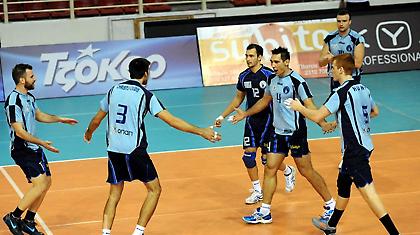 Δεν σηκώνει... κεφάλι