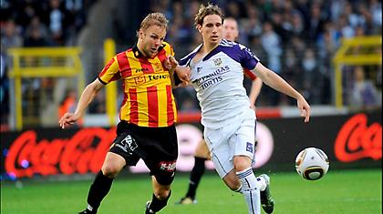 Και τώρα περιμένει