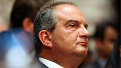 Την παρέμβαση του Κώστα Καραμανλή αναμένουν στο Μαξίμου