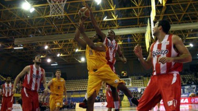 Συνεχίζουν ακάθεκτοι