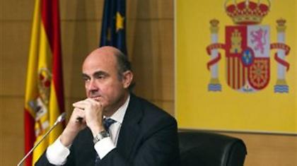 «Πρέπει να μειωθεί το φορτίο του ελληνικού χρέους»