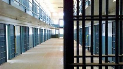 Οι πλούσιοι κρατούμενοι τη βγάζουν με καπνιστό σολομό στον Κορυδαλλό!