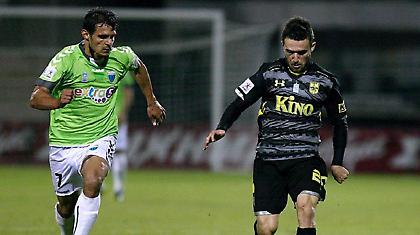 Δύο μέσα, τρεις έξω