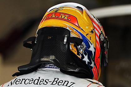 «Χέρι» σε Φέτελ και Χάμιλτον για τα κράνη τους