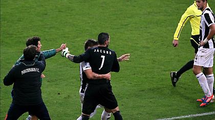 Διέλυσε τα αποδυτήρια ο Χακόμπο!