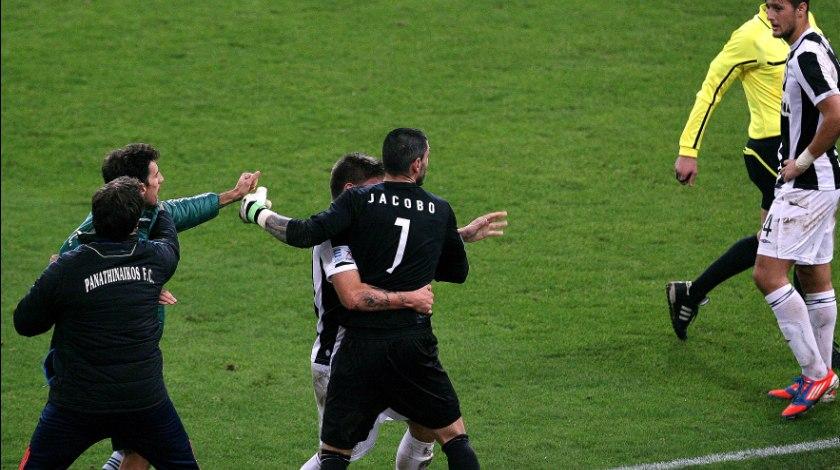 Διέλυσε τα αποδυτήρια ο Χακόμπο!