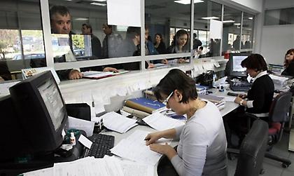 Νέα... αφαίμαξη σε μισθούς και συντάξεις