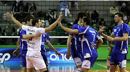 Δεν «ξεκολλάει»…