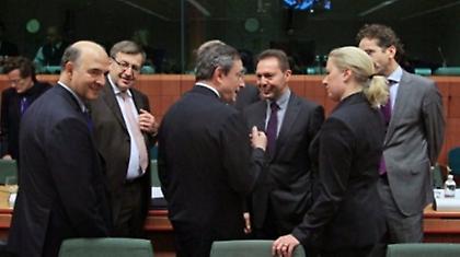 Μέτρα για την μείωση του ελληνικού χρέους εξετάζει η Ευρωζώνη