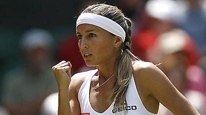 Παρατάει τις ρακέτες…