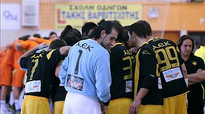 Ακάθεκτη και πρώτη η ΑΕΚ