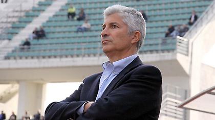 Μανωλάς: «Να δούμε ποιος θ’ αντέξει»