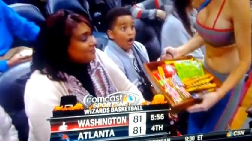 Της έκανε τα γλυκά… μάτια!