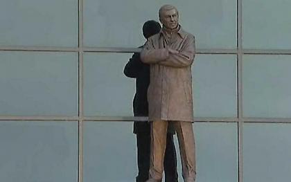 Τα αποκαλυπτήρια του αγάλματος του «Φέργκι» (video)