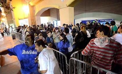 Ξύλο στις αμερικανικές εκπτώσεις