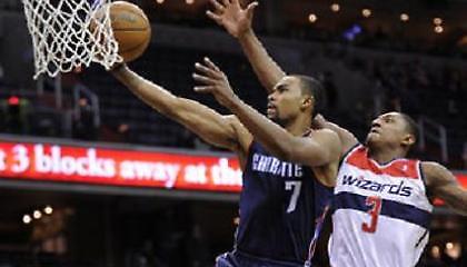 Ματσάρα και νίκη για Μπόμπκατς