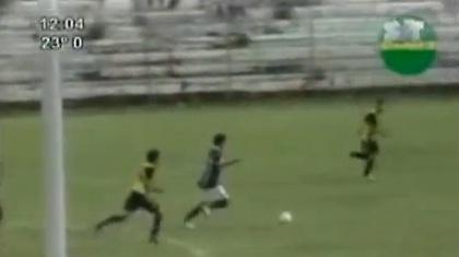 Ντριμπλάρει… και τη σκιά του! (video)