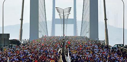 Ο Ευρασιατικός Μαραθώνιος είχε πολλαπλάσιες συμμετοχές από τον Κλασικό της Αθήνας