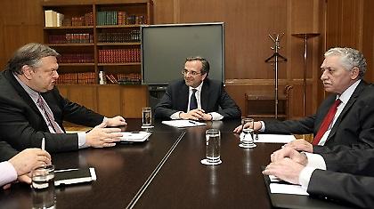 «Καταρρέει» η συγκυβέρνηση