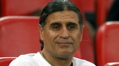 Μια τριμελής επιτροπή από πέντε - έξι άτομα!