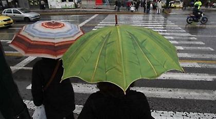 Νεφώσεις, βροχές και νότιοι άνεμοι σε όλη τη χώρα