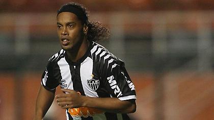 Ροναλντίνιo: «Έμεινα για τον κόσμο»