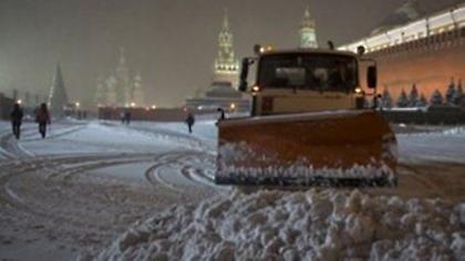 Χάος στη Μόσχα από σφοδρή χιονοθύελλα